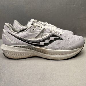 Saucony Triumph 20 Athletic Shoes in Gray and White